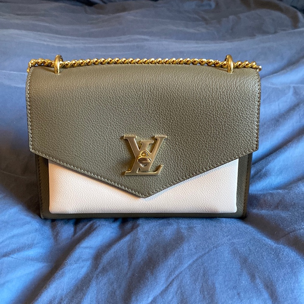 LOUIS VUITTON MYLOCKME CHAIN BAG